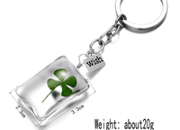 Lucky charm <br> Natural Four-Leaf clover in the Glass Key chain 